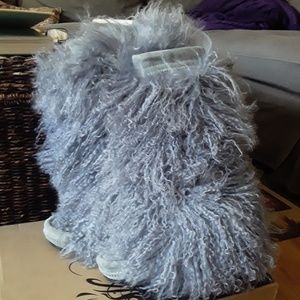Gray Manitobah Mongolian sheep hair size 7 boots